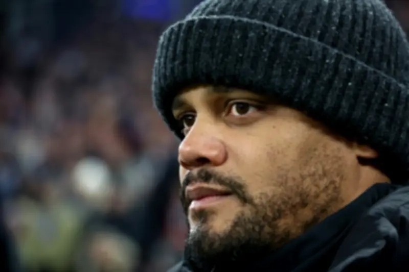 كومباني يصف تصريحات مورينيو حول حادثة فينيسيوس العنصرية بأنها 'خطأ فادح'