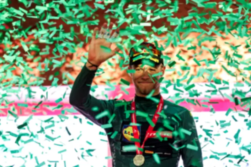 طواف الإمارات: جوناثان ميلان يحقق فوزاً ثانياً متتالياً في المرحلة الخامسة