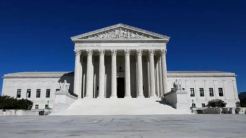 المحكمة العليا الأمريكية تلغي رسوم ترمب الجمركية العالمية في ضربة للتجارة