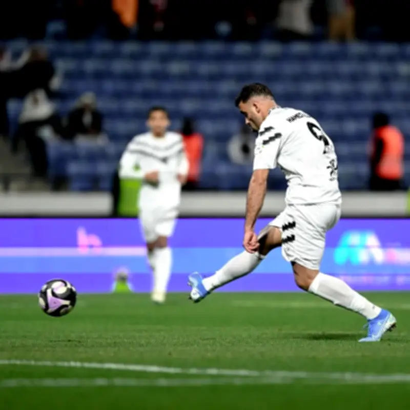 حمدالله يضغط على السومة في سباق الهدافين التاريخي لدوري روشن السعودي