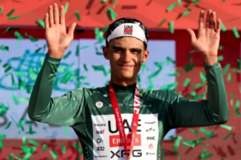 طواف الإمارات: دل تورو ينتزع الصدارة بفوز مثير في المرحلة الجبلية السادسة