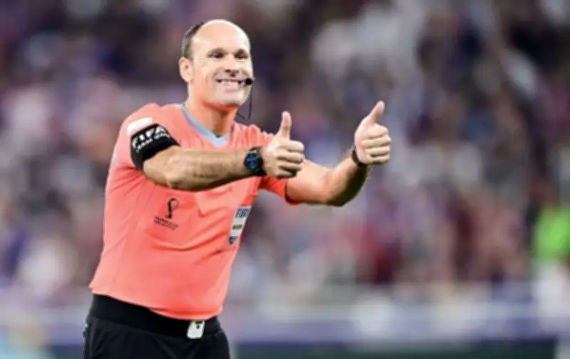 لجنة الحكام السعودية تتفاوض مع الحكم الإسباني ماتيو لاهوز لتولي منصب مستشار تحكيمي