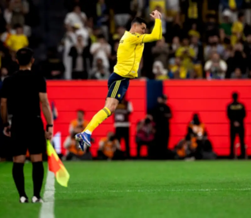 النصر يحقق فوزًا نظيفًا برباعية ويتصدر دوري روشن السعودي للمحترفين