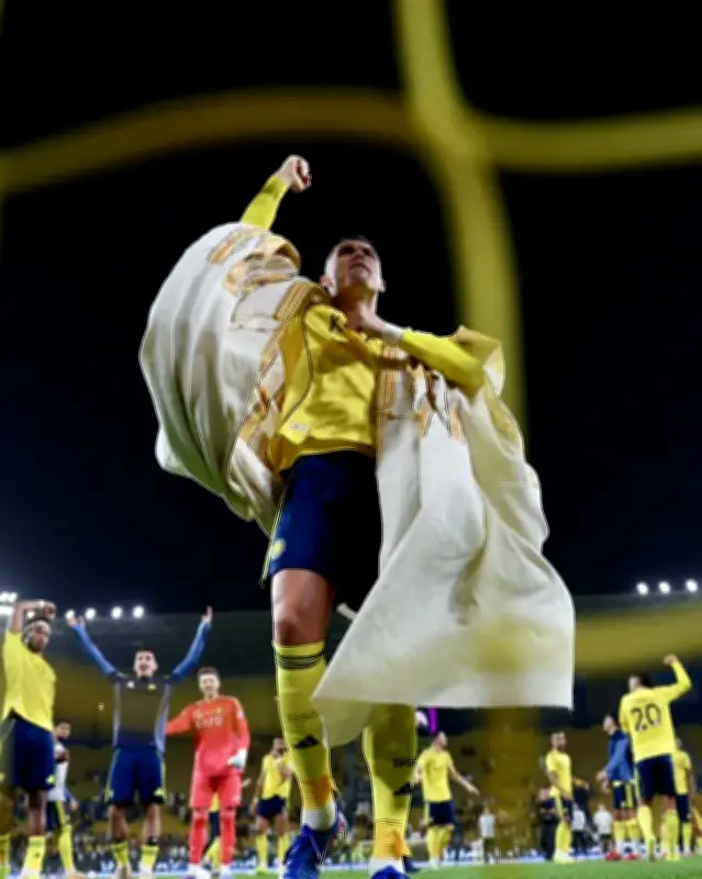 رونالدو يرتدي بشت التأسيس في احتفال هاتريك النصر.. صورة تنتشر عالمياً