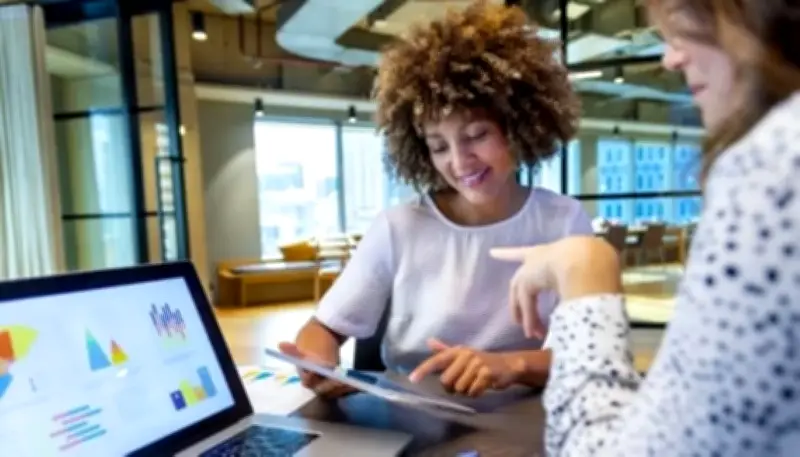 وظائف المستقبل الغامضة: رواتب خيالية تتحدى التوقعات في بريطانيا