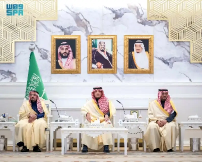 وزير الداخلية ينقل تحيات القيادة لأهالي القصيم ويؤكد حرصها على التواصل المباشر