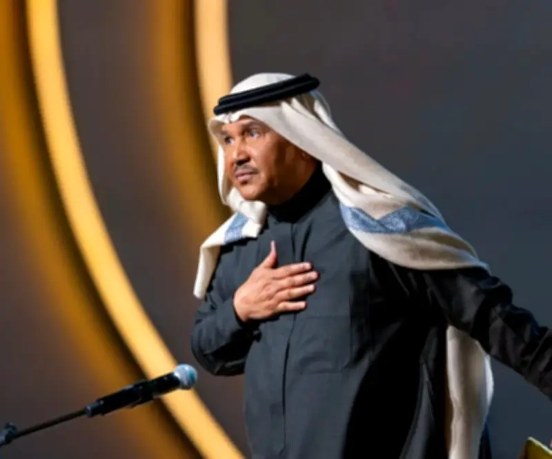 محمد عبده يقلص ظهوره الفني مؤقتًا مع تأكيد أولوية المناسبات الوطنية