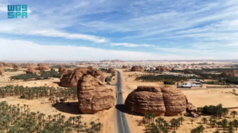 شبكة حضارية متطورة في طرقات العلا: تصميم يتناغم مع البيئة الجبلية والواحات