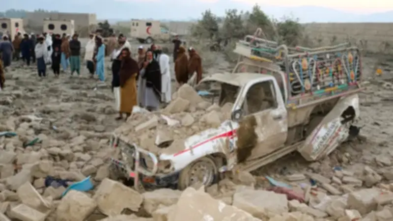 توتر حدودي بين باكستان وأفغانستان بعد غارات جوية تودي بحياة عشرات المسلحين