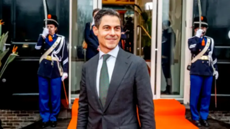 روب جيتن.. أول رئيس وزراء هولندي يعلن مثليته ويصبح الأصغر عمراً في المنصب