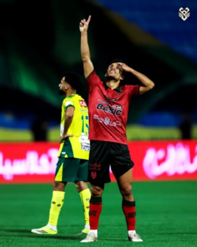 الخلود يحقق فوزاً قاتلاً على الخليج بثلاثة أهداف لهدفين في دوري روشن السعودي