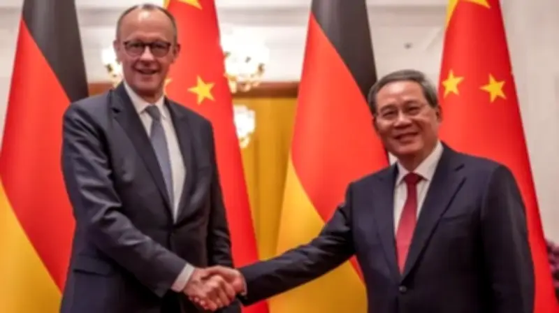 ميرز في بكين: تحذير من اختلال الميزان التجاري مع الصين ودعوة لتعزيز العلاقات