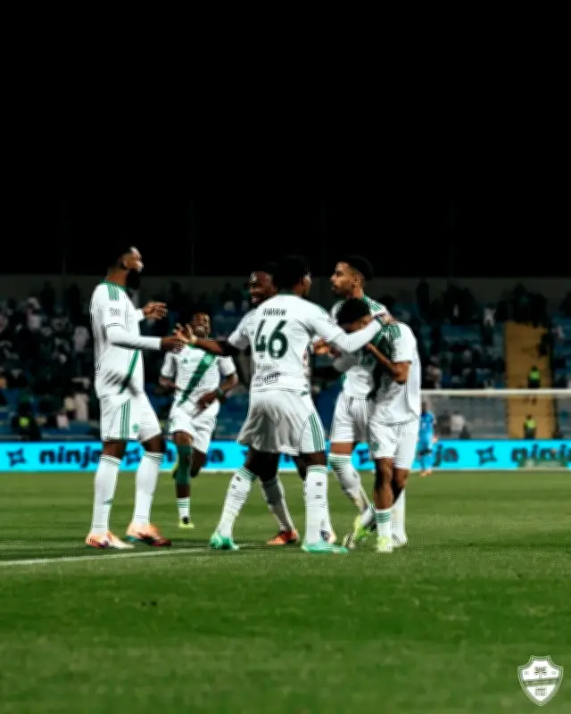 هدف ميلان الذاتي يمنح الأهلي الصدارة في الدوري السعودي بعد فوزه على الرياض