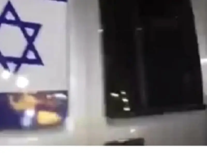 مصري يدهس المارة ويصدم السيارات بعد مشادة بسبب علم إسرائيل في كرداسة