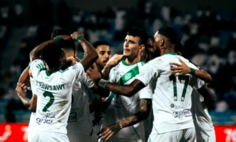 الأهلي يتصدر الدوري السعودي بعد هدف مرتضى بورجان في مرماه ضد الرياض