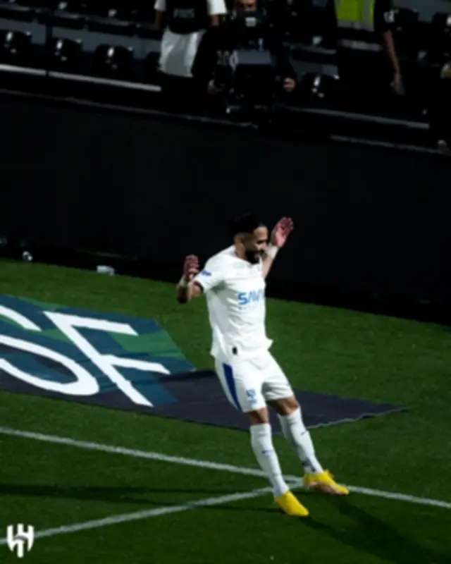 نجوم الهلال يعدون الجماهير بنهاية موسم تليق بالطموح بعد خماسية الشباب