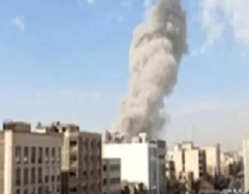 تصعيد عسكري يصل الخليج: انفجارات في البحرين واعتراض صاروخ في قطر وإغلاق أجواء الإمارات