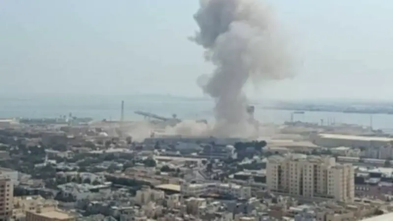 الدفاع الإماراتية: وفاة شخص آسيوي بسقوط شظايا صاروخية على منطقة سكنية في أبوظبي