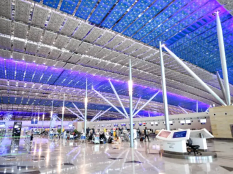 مطار الملك عبدالعزيز يحذر المسافرين: تحققوا من رحلاتكم قبل التوجه