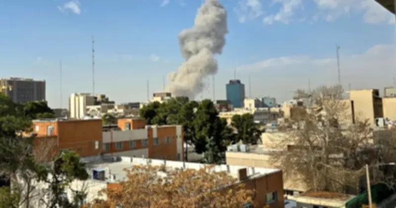 الإمارات تعلن التصدي لهجوم بصواريخ باليستية إيرانية على أبوظبي