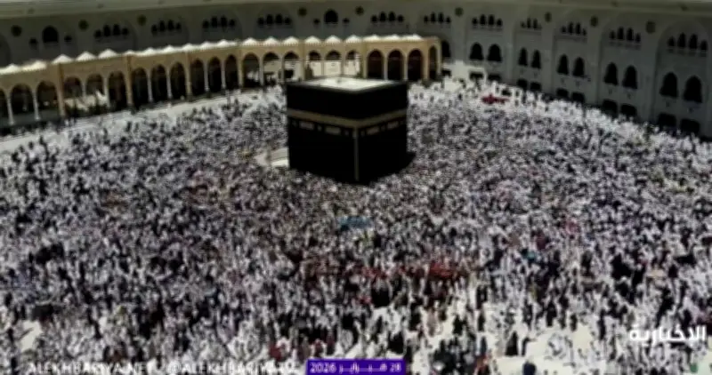 ضيوف الرحمن يؤدون مناسكهم بطمأنينة في اليوم الحادي عشر من رمضان بالمسجد الحرام