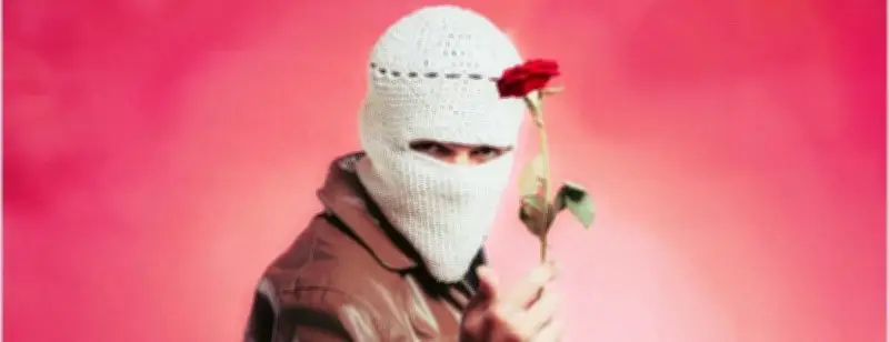 نقابة المهن الموسيقية في مصر تكشف أخيراً عن الهوية الحقيقية للمغني المقنع توو ليت