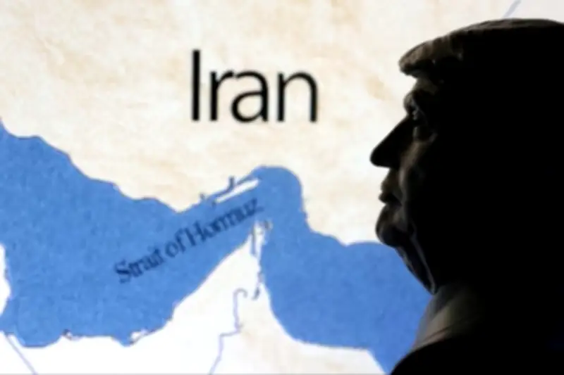 شركات نفط عالمية توقف مؤقتاً شحنات الخام والوقود عبر مضيق هرمز بسبب التصعيد العسكري