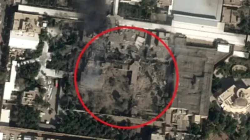 صور الأقمار الصناعية تكشف دماراً واسعاً بمجمع إقامة خامنئي بعد ضربة مشتركة على طهران