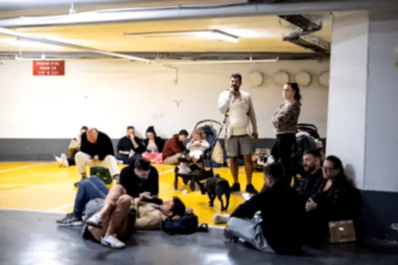 إسرائيل تعلن حالة الطوارئ وتغلق المدارس والمجال الجوي بعد وابل صواريخ إيراني