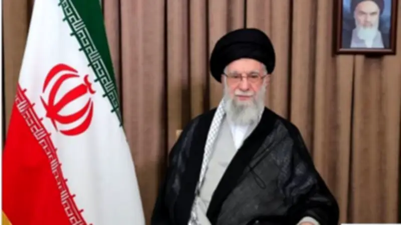 تطورات خطيرة: خامنئي يعلن خطابًا بعد الهجوم الأمريكي الإسرائيلي على طهران