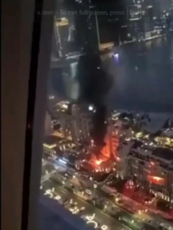 دبي تسيطر على حريق في نخلة جميرا وتعلن اعتراض صواريخ إيرانية