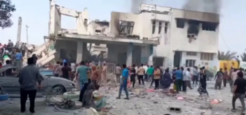 البيت الأبيض: ترمب يتابع الوضع من فلوريدا بينما إيران تغلق مضيق هرمز وتصر على حقوقها النووية