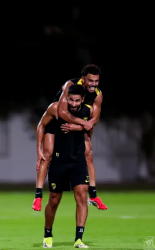 وزير الرياضة السعودي يعلن عن إطلاق برنامج تدريبي متكامل للاعبي المنتخبات الوطنية