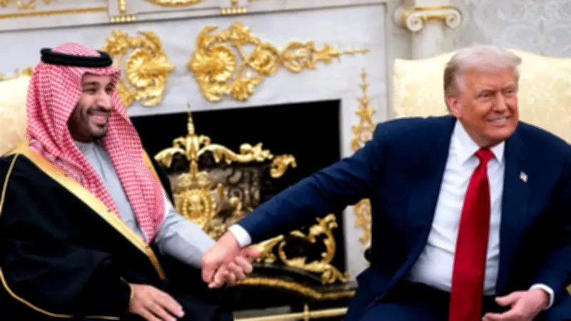 ترامب يهاتف ولي العهد السعودي لإدانة الهجمات الإيرانية ويؤكد دعم واشنطن الكامل