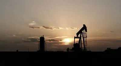 انخفاض أسعار النفط وسط مخاوف من اضطرابات إمدادات مضيق هرمز