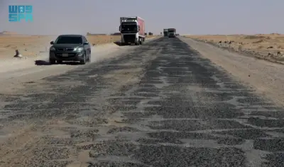 البرنامج السعودي لإعمار اليمن يواصل توسعة طريق العبر في مأرب لتعزيز التنمية