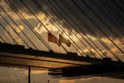 ترامب يهدد بإغلاق جسر جوردي هاو الدولي بين أمريكا وكندا بسبب خلافات اقتصادية