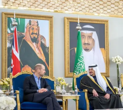 ولي عهد بريطانيا يغادر الرياض بعد زيارة رسمية وسط وداع حافل من المسؤولين