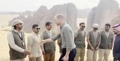 وزير الثقافة السعودي يصطحب ولي عهد بريطانيا في جولة بمحمية شرعان الطبيعية بالعلا