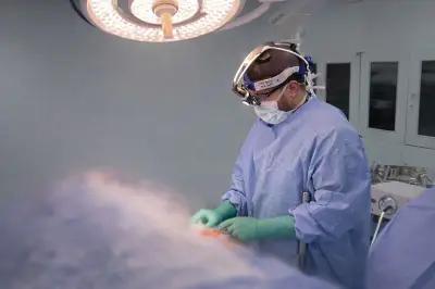 نجاح طبي نادر في الدمام: إنقاذ ساق شاب من البتر عبر جراحة معقدة في الشريان المأبضي