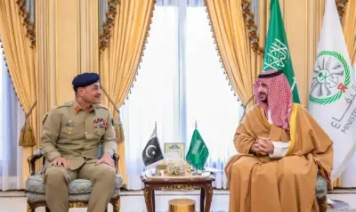 وزير الدفاع السعودي يلتقي قائد الجيش الباكستاني لتعزيز الشراكة الاستراتيجية والأمنية