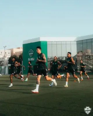 مواجهة مصيرية في الدوري السعودي: الأهلي يواجه الشباب في صراع على الصدارة والهروب من الخطر