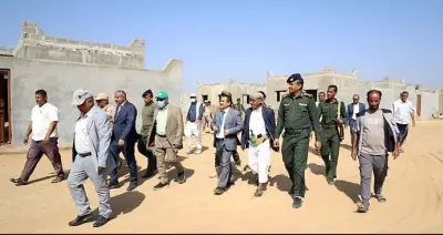 محافظ حجة يتفقد مشروع مجمع سكني للنازحين بتمويل سعودي في ميدي