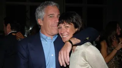 طبيب يكشف مفاجأة صادمة في تشريح جثة إبستين: كسور نادرة تعيد إشعال الجدل حول وفاته