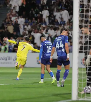 رونالدو يقود النصر لعبور الفتح بثنائية ويواصل مطاردة الهلال في الدوري السعودي