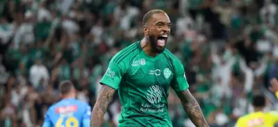 إيفان توني ينفرد بصدارة هدافي الدوري الروشن وسط مطاردة رونالدو