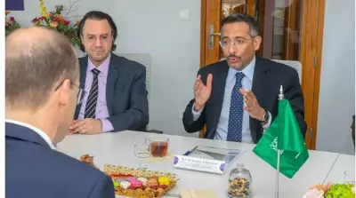 وزير الصناعة السعودي يبحث في ليون تعزيز التعاون الصناعي وتوطين صناعة اللقاحات