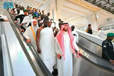 رئيس وزراء السنغال يؤدي مناسك العمرة في المسجد الحرام خلال زيارته للمملكة