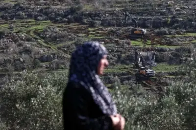 فلسطينيون ينددون بقرار إسرائيلي لتسجيل أراضي الضفة كـ