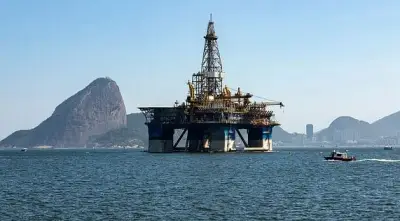 استقرار أسعار النفط مع تقييم مخاطر الإمدادات قبل محادثات أمريكية إيرانية